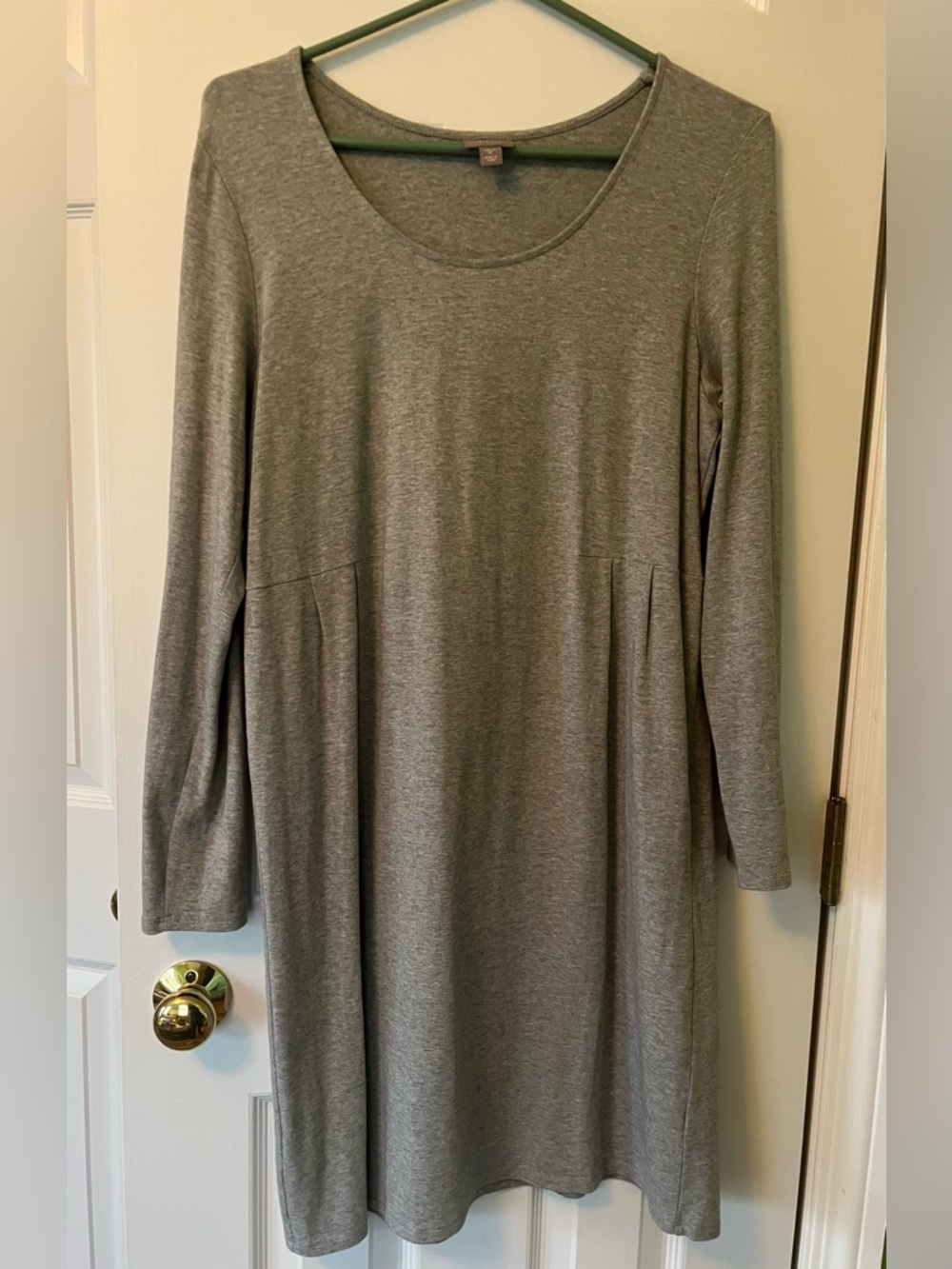 Women’s Gray Long Sleeve Jersey Scoop Neck Dress